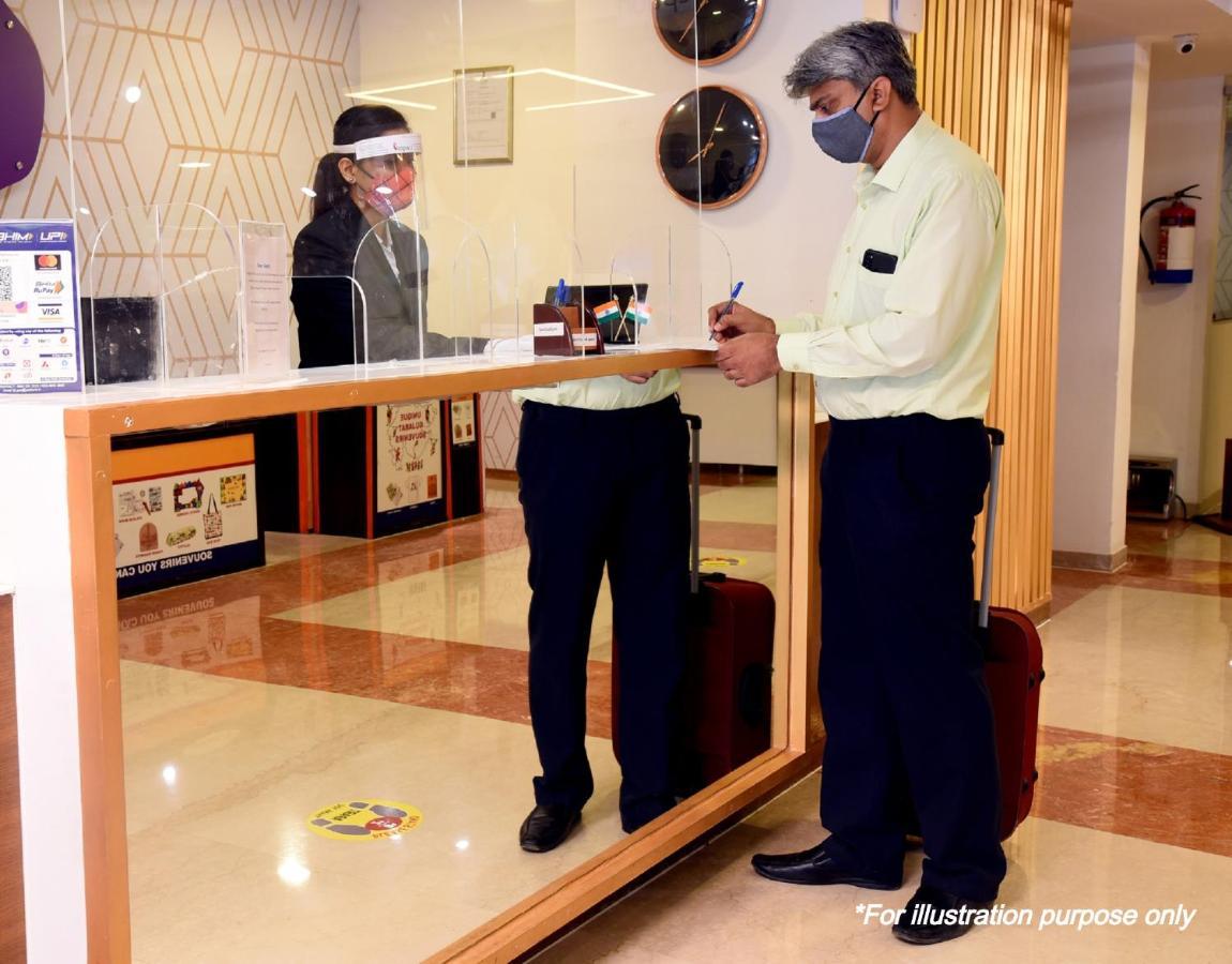 Capital O 10750 Hotel Vivek New Delhi Eksteriør billede