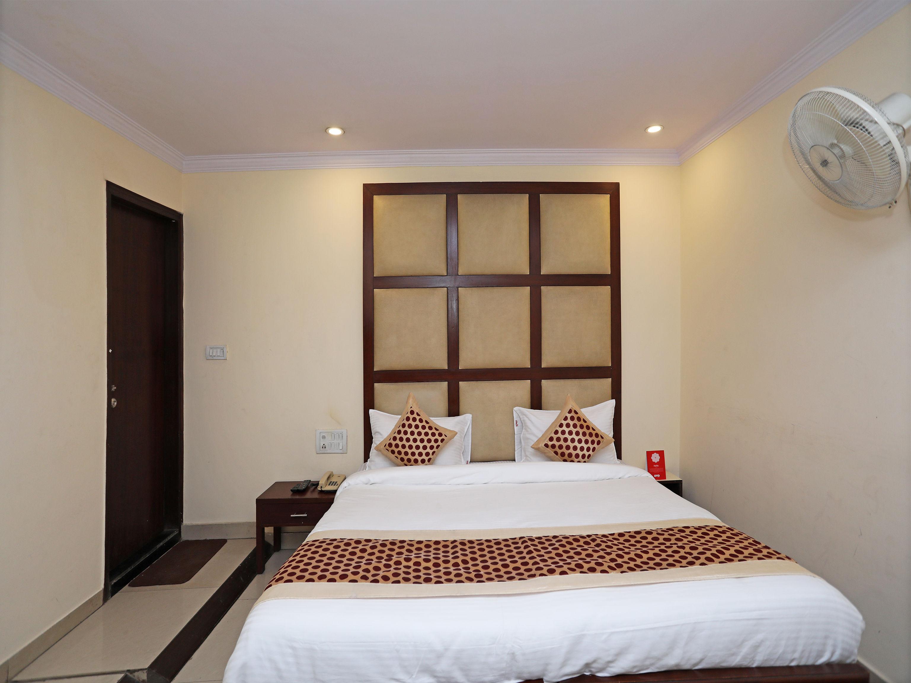 Capital O 10750 Hotel Vivek New Delhi Eksteriør billede