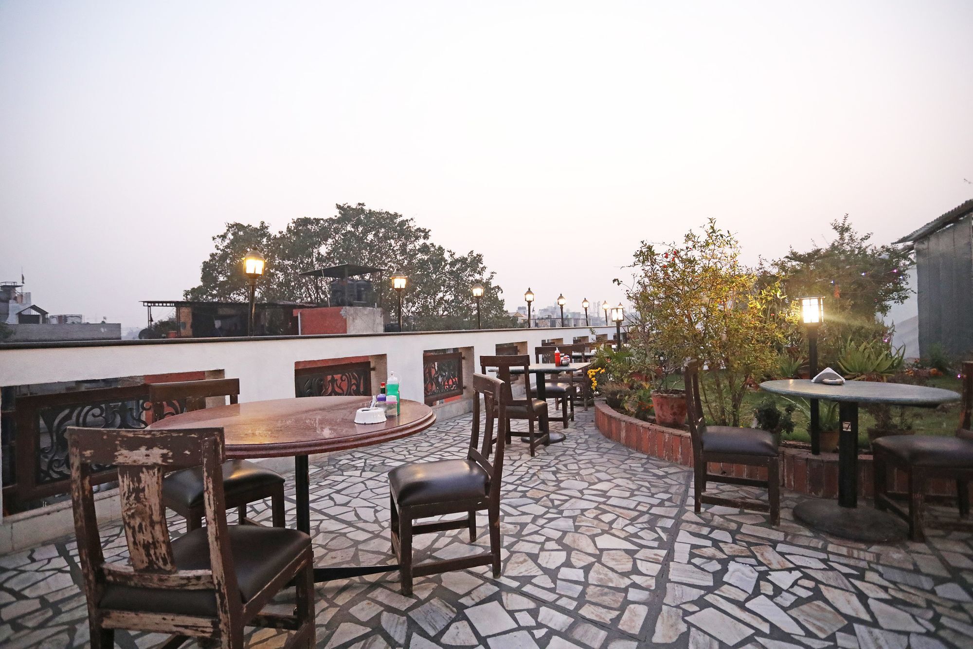 Capital O 10750 Hotel Vivek New Delhi Eksteriør billede