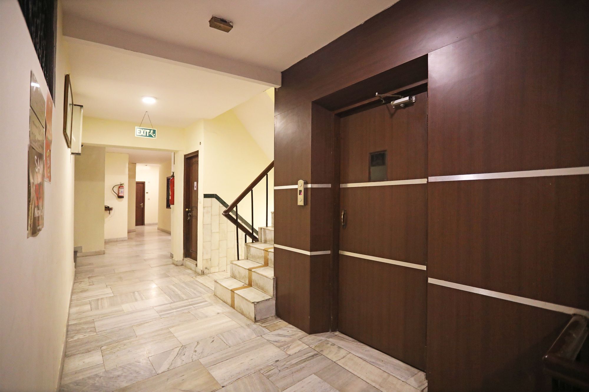 Capital O 10750 Hotel Vivek New Delhi Eksteriør billede